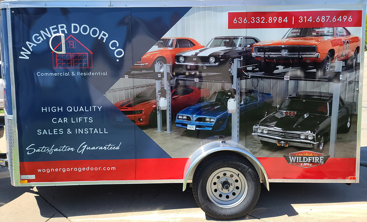 car-lift-advertisement-on-trailer.jpg